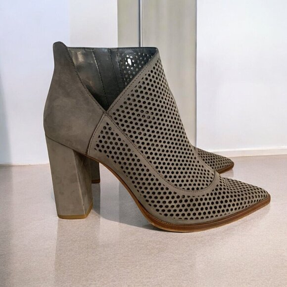 VINCE CAMUTO Levesna Ankle Bootie In Perforated Grey Gravel Nubuck Leather Sz 9 - Picture 1 of 13